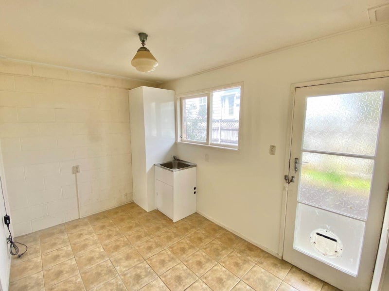 2/12 Wairakei Street, Greenlane, Auckland - Carousel 8