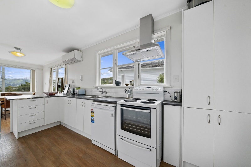 6 Glen Alice Grove, Naenae, Lower Hutt - Carousel 2