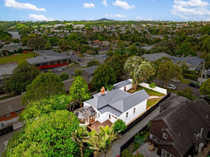 56 Waiatarua Road, Remuera, Auckland - Carousel 2