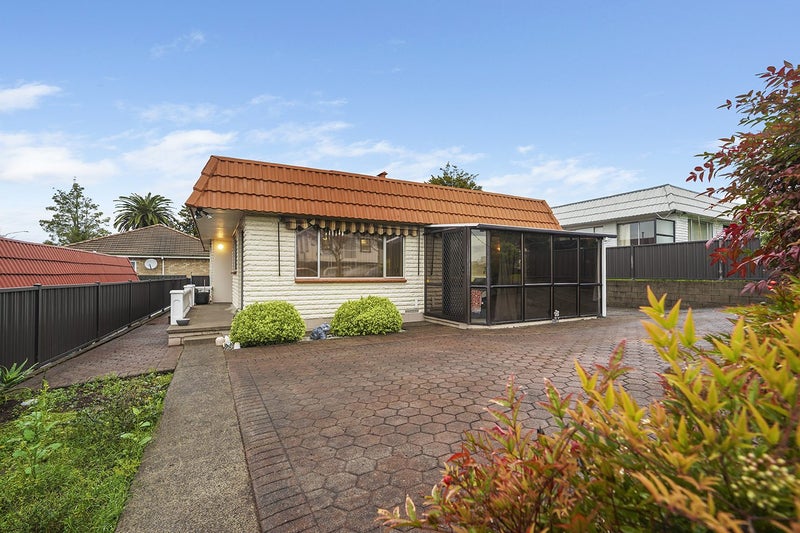 1 Mahoe Street, Melville, Hamilton - Carousel 1
