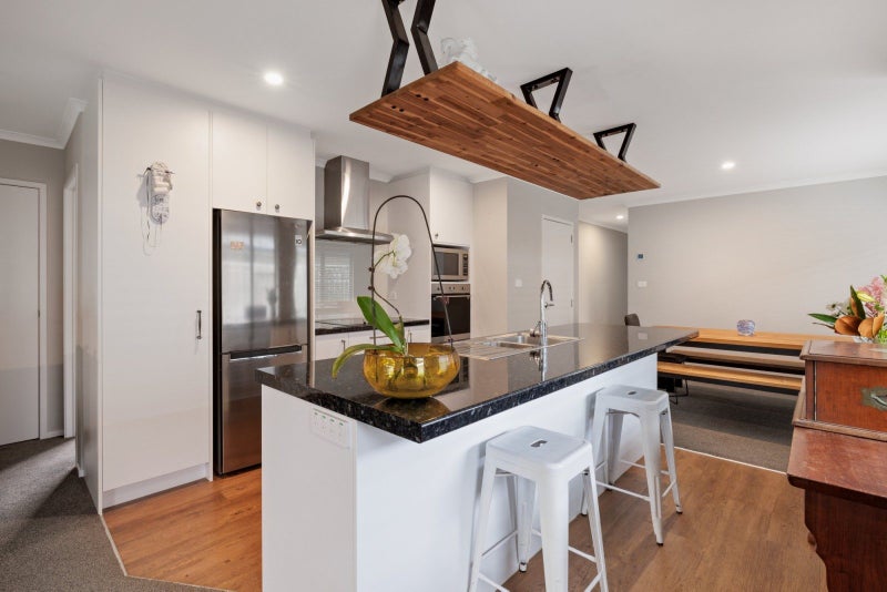 17 TE WHARO DRIVE - Carousel 2