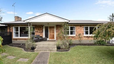 6 Augusta Street, Fairfield, Hamilton - Carousel 1