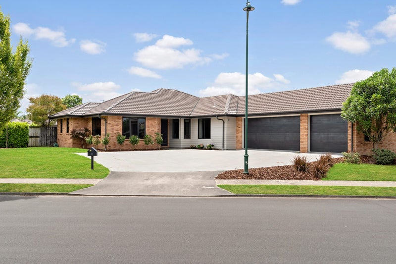 35 Tallentire Crescent, Huntington, Hamilton - Carousel 1