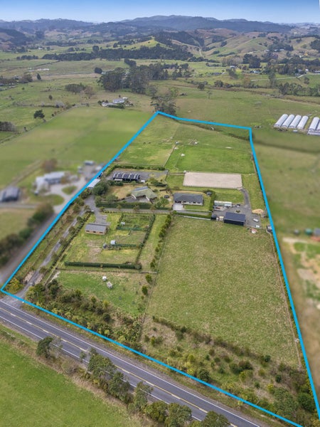 81 Peak Road, Helensville - Carousel 1
