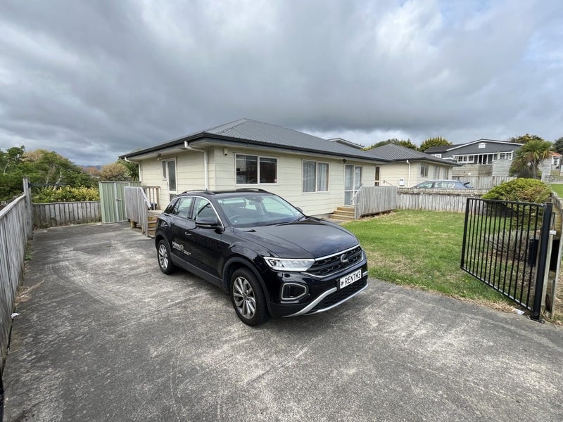 4 Dimock Street, Titahi Bay, Porirua - Carousel 2