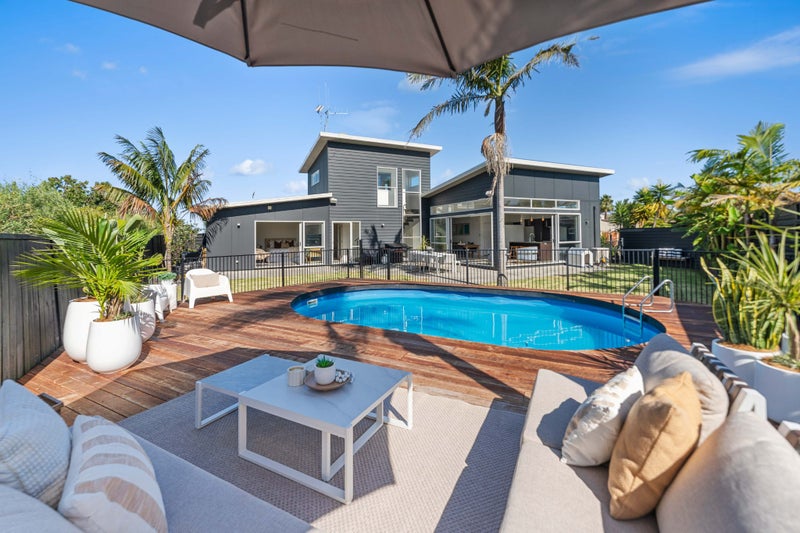 9 Oriental Parade, Papamoa Beach, Papamoa - Carousel 1