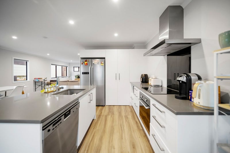 29B Glanmire Road, Newlands, Wellington - Carousel 2