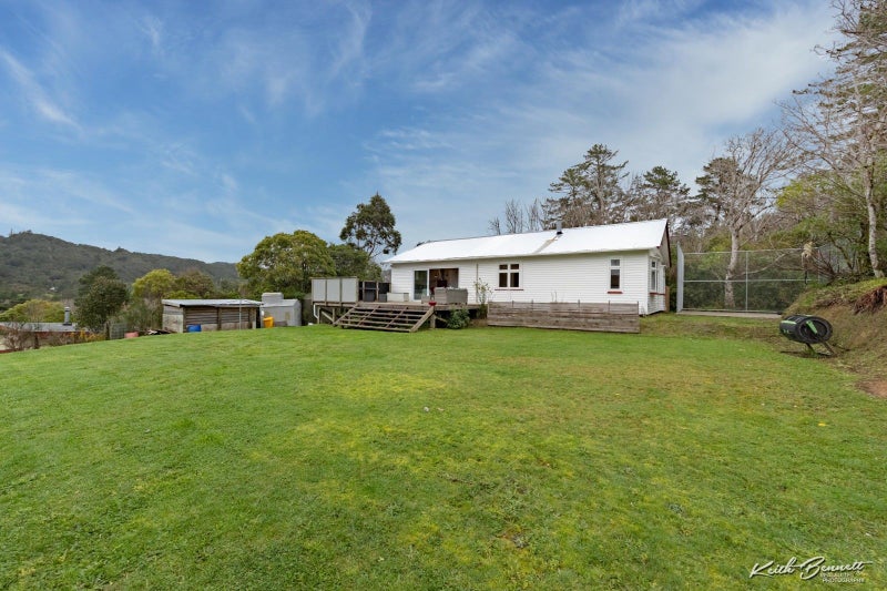 6 Avro Road, Blue Mountains, Upper Hutt - Carousel 2