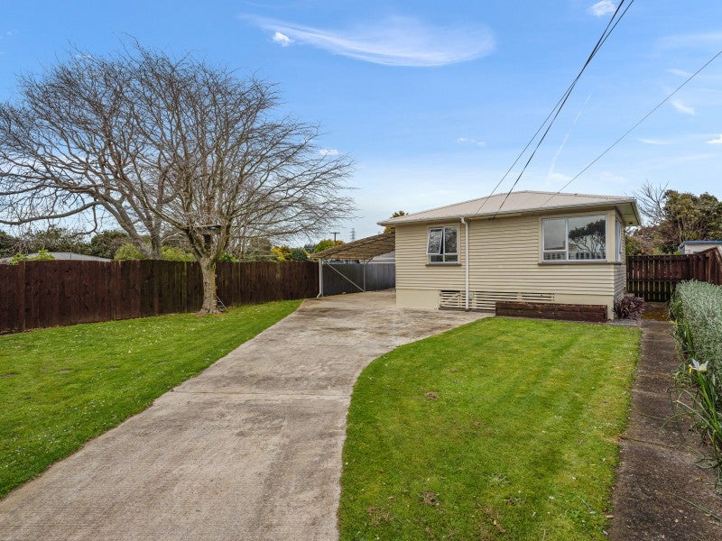 10 Saxton Road, Upper Vogeltown, New Plymouth - Carousel 1