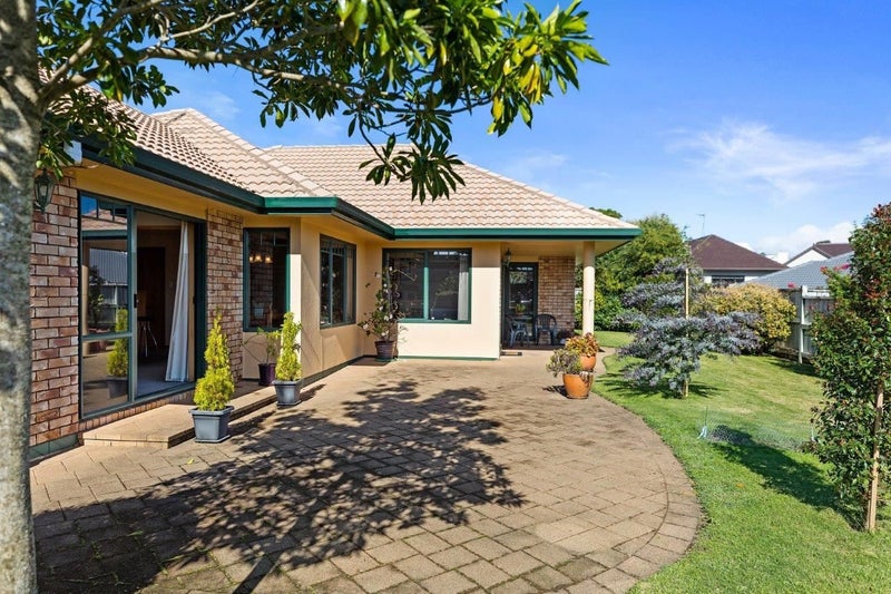1 Sissinghurst Court, Bethlehem, Tauranga - Carousel 2