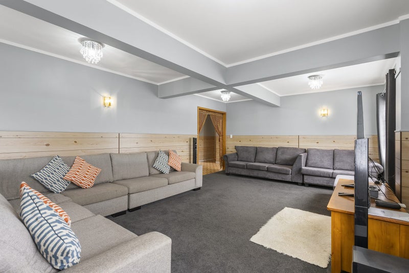 42 Wickman Way, Mangere East, Auckland - Carousel 2