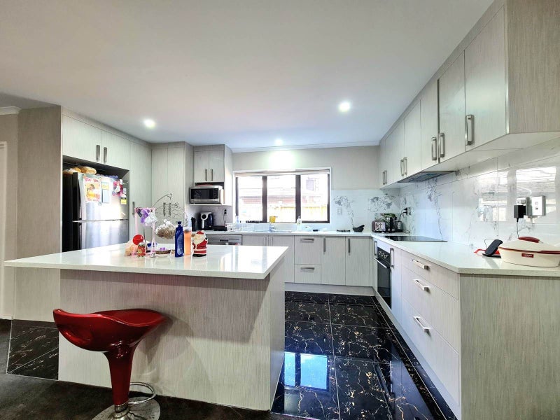 6 Kakaho Way, Papatoetoe, Auckland - Carousel 2