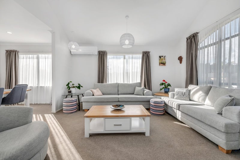 11 Norman Close, The Gardens, Auckland - Carousel 2