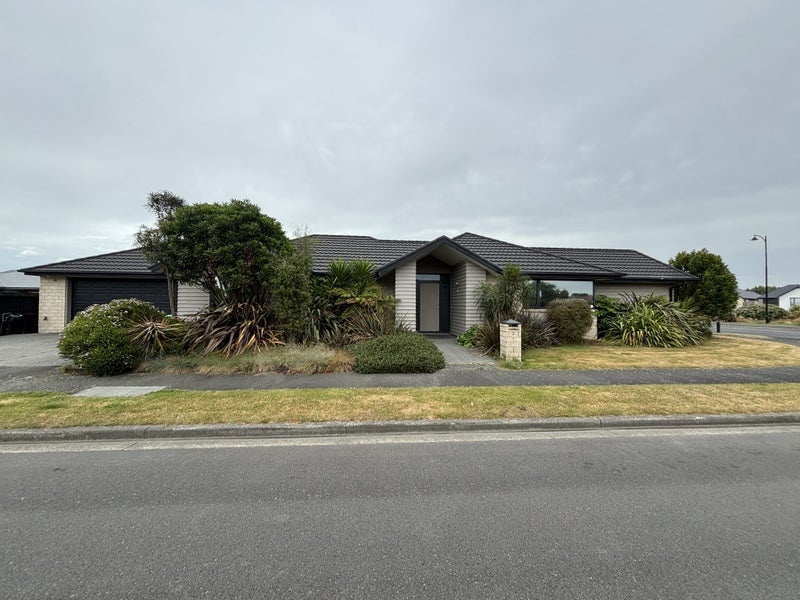 2 Kilbrannan Close, Broomfield, Christchurch - Carousel 1