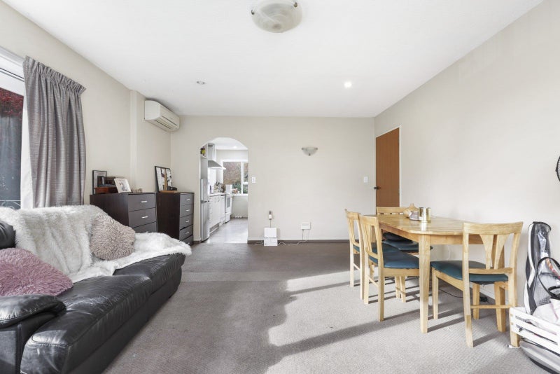 5/14 Wellington Street, Hamilton East, Hamilton - Carousel 2