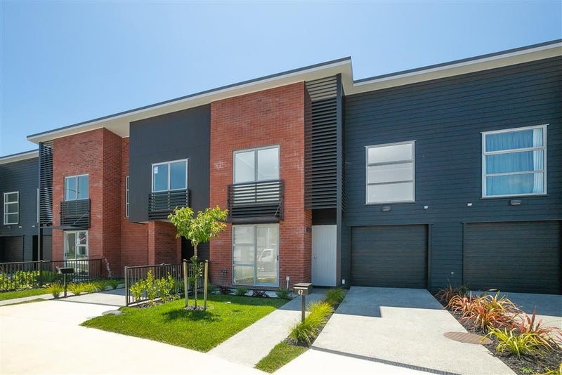 42 Vincent McGrath Crescent, Swanson, Auckland - Carousel 1