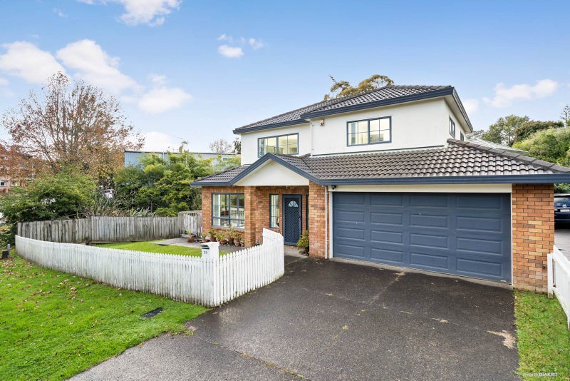 28 Commodore Drive, Lynfield, Auckland - Carousel 1
