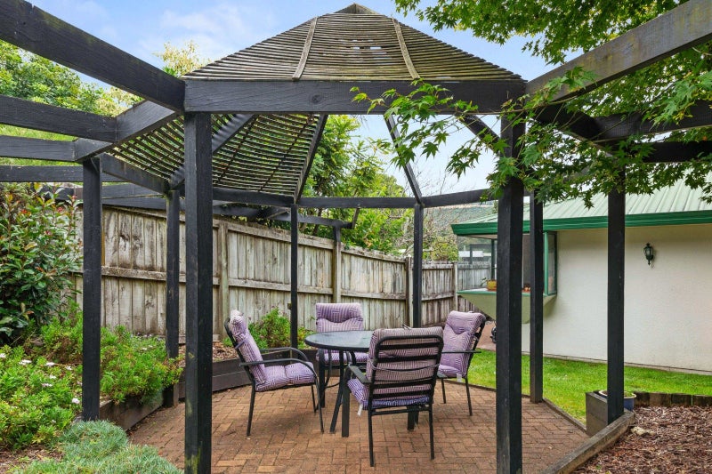 21 Capricorn Place, Kawaha Point, Rotorua - Carousel 21