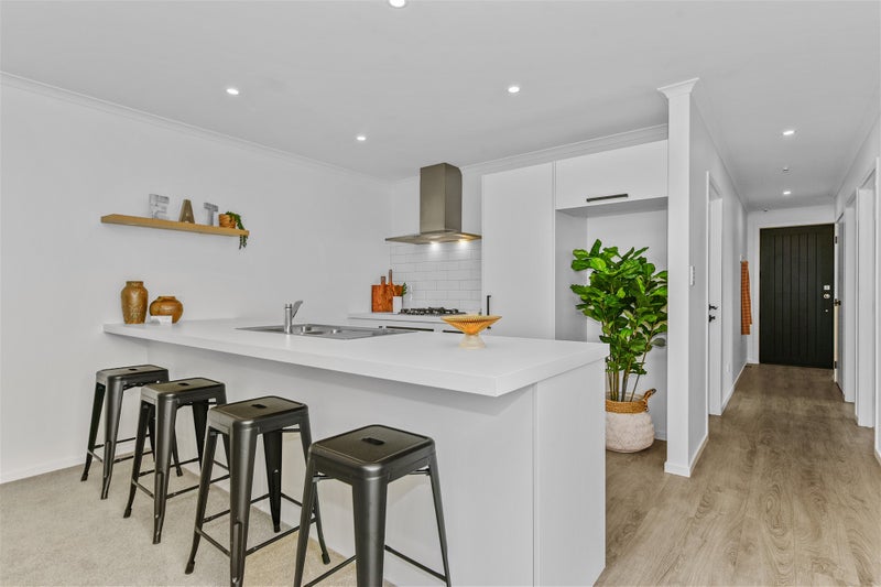 2/2 Bostonkip Crescent, Fitzroy, Hamilton - Carousel 2