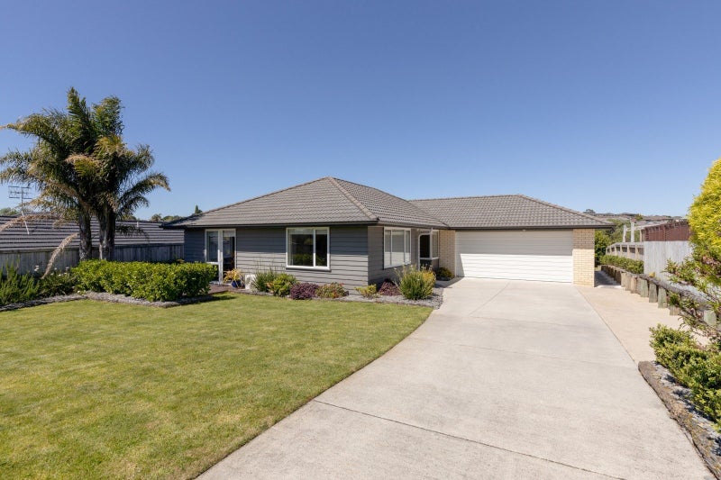12 Fairfax Crescent, Pyes Pa, Tauranga - Carousel 1