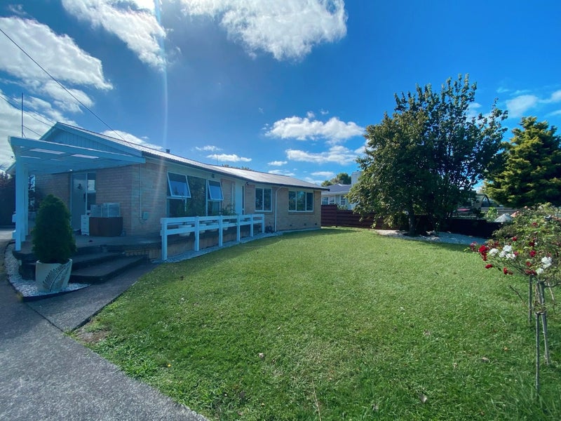 12 Paulette Place, Queenwood, Hamilton - Carousel 1