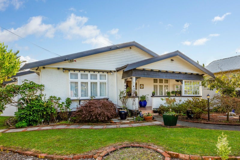 18 Colin Grove, Hutt Central, Lower Hutt - Carousel 1