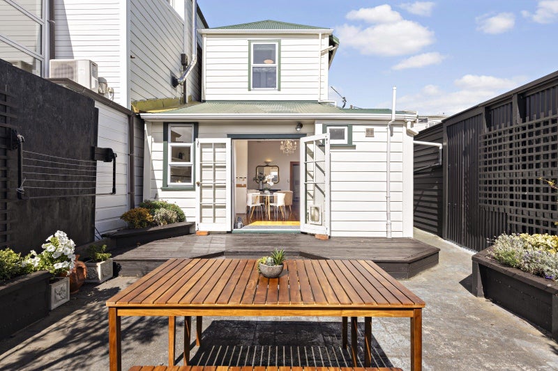 1 Mcfarlane Street, Mount Victoria, Wellington - Carousel 1