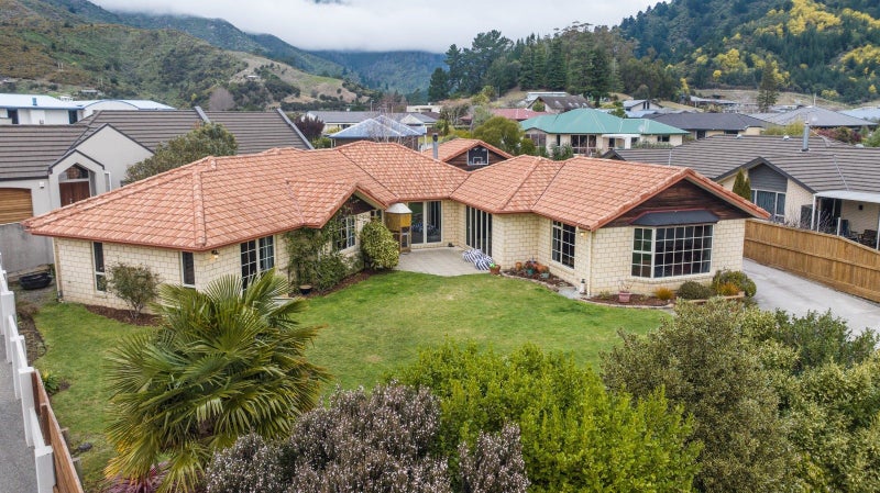 12 Glentui Place, Waikawa, Picton - Carousel 1