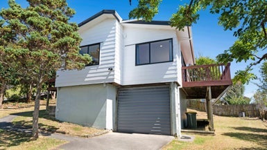 5 Camilla Grove, Totara Vale, Auckland - Carousel 1