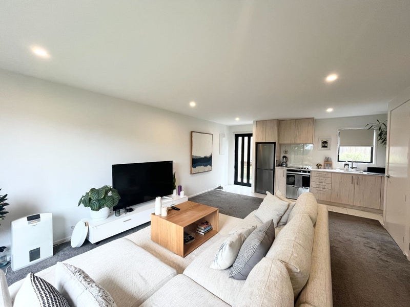 52E Vodanovich Road, Te Atatu South, Auckland - Carousel 1