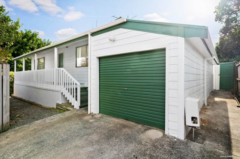 12B Albatross Road, Red Beach, Whangaparāoa - Carousel 1