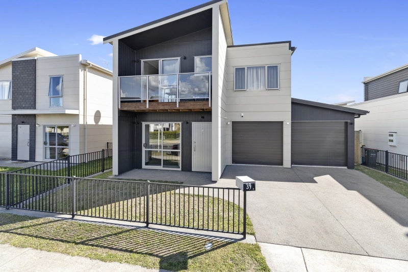 39 Tennille Street, Flagstaff, Hamilton - Carousel 1