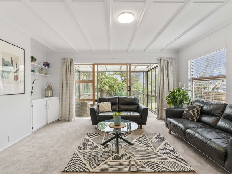 17 Tawa Street, Hilltop, Taupō - Carousel 1