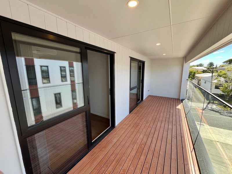 2 Alston Avenue, Kelston, Auckland - Carousel 22