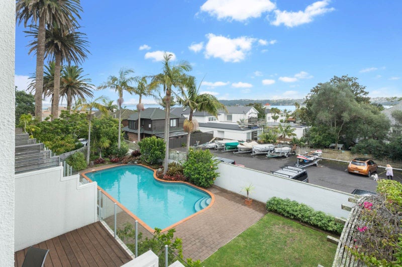 10/3 Hamilton Road, Herne Bay, Auckland - Carousel 1