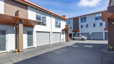 241/287 Onehunga Mall, Onehunga, Auckland - Carousel 1