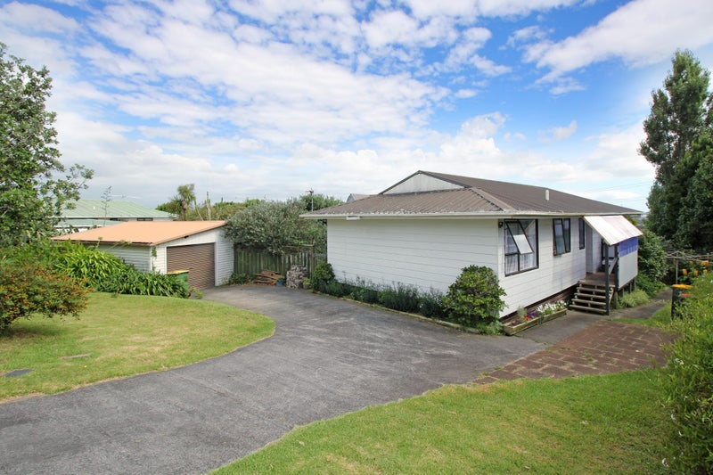 8 Mataura Place, Clover Park, Auckland - Carousel 2