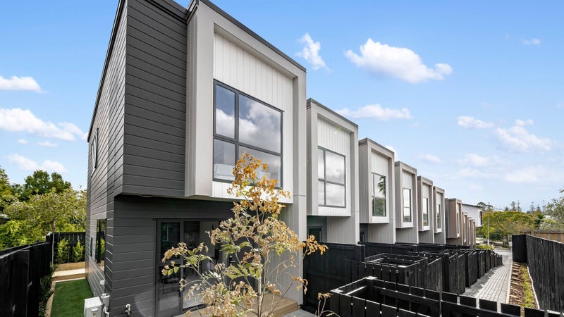 12/39 Brandon Road, Glen Eden, Auckland - Carousel 1