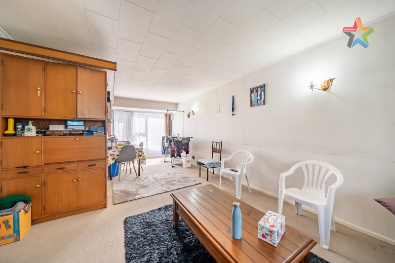 1-/8 Ferretti GR, Avalon, Lower Hutt - Carousel 2