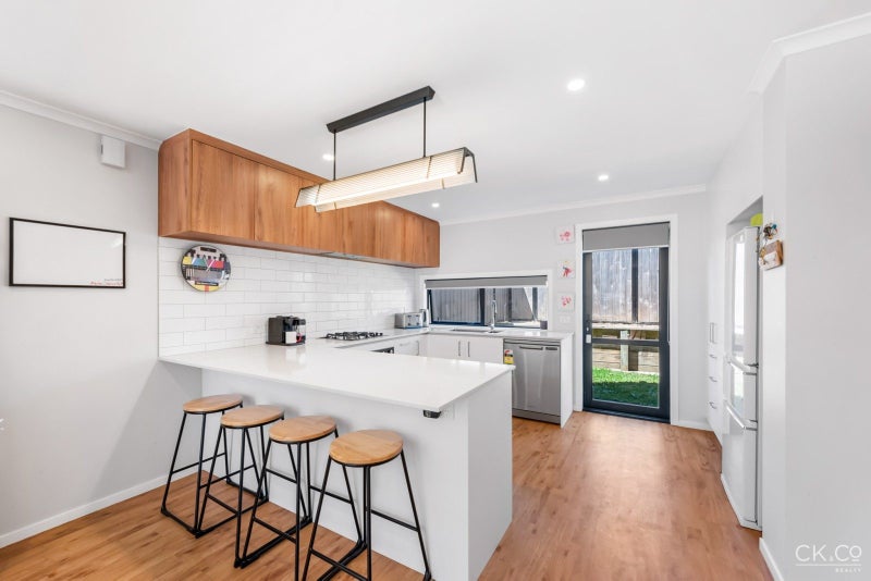 9 Desert Gold Lane, Wallaceville, Upper Hutt - Carousel 2