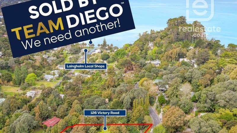 126 Victory Road, Laingholm, Auckland - Carousel 1