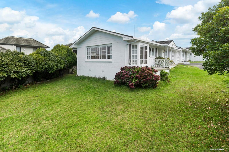 2/10 Richards Avenue, Forrest Hill, Auckland - Carousel 2