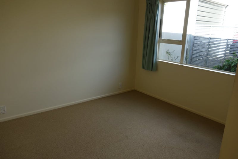 6B Kinapori Terrace, Newlands, Wellington - Carousel 8