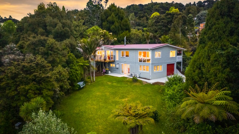 21 Rauhuia Crescent, Parau, Auckland - Carousel 1