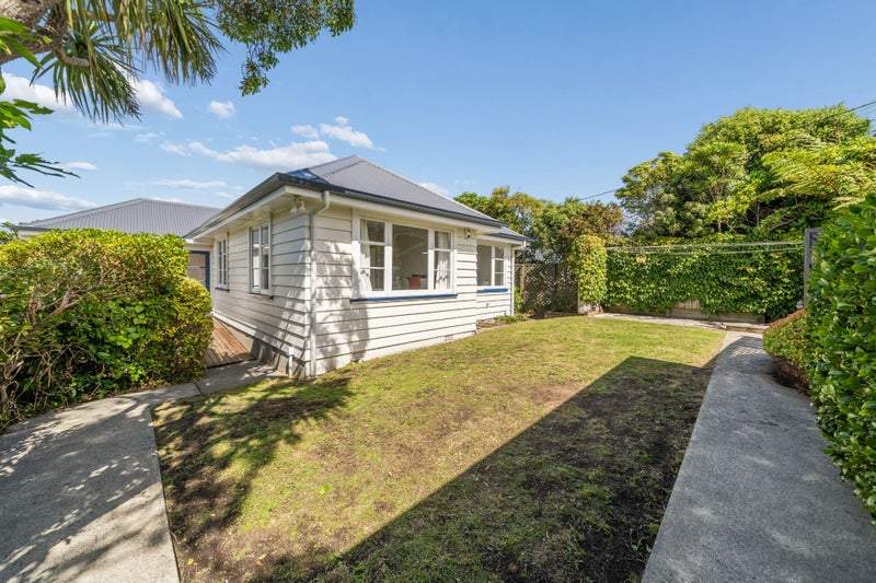 3 Mertoun Terrace, Highbury, Wellington - Carousel 1