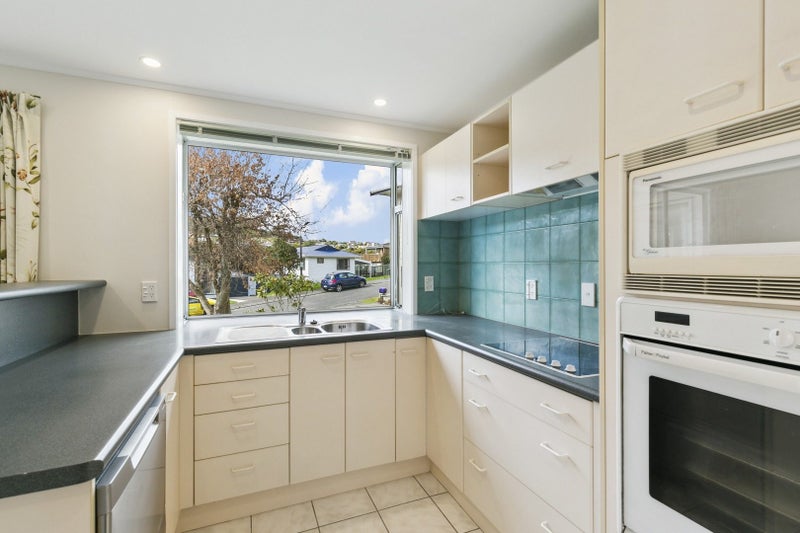 13 Carvel Lane, Whitby, Porirua - Carousel 2