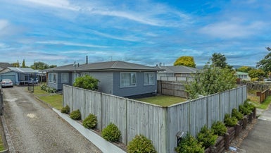 31 Karamea Crescent, Kelvin Grove, Palmerston North - Carousel 1