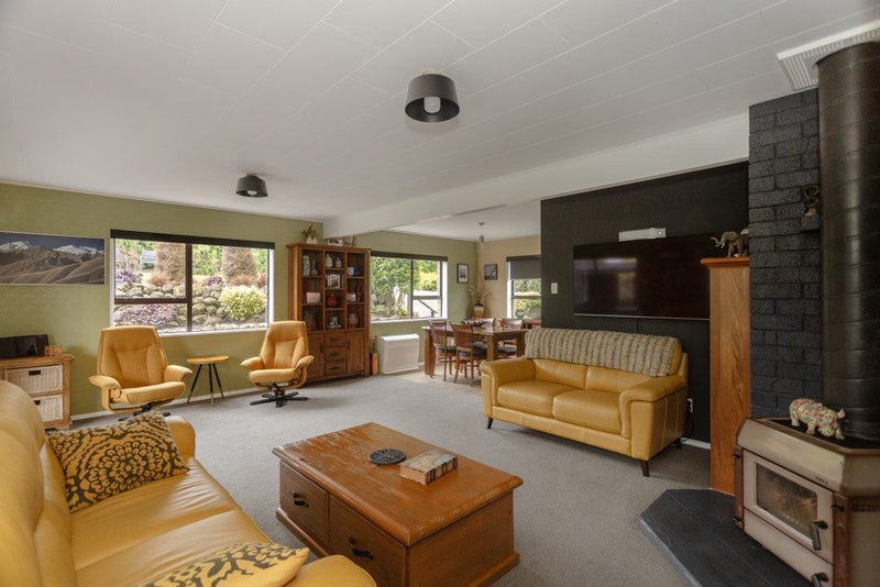 15 Leven Street, South Hill, Oamaru - Carousel 2