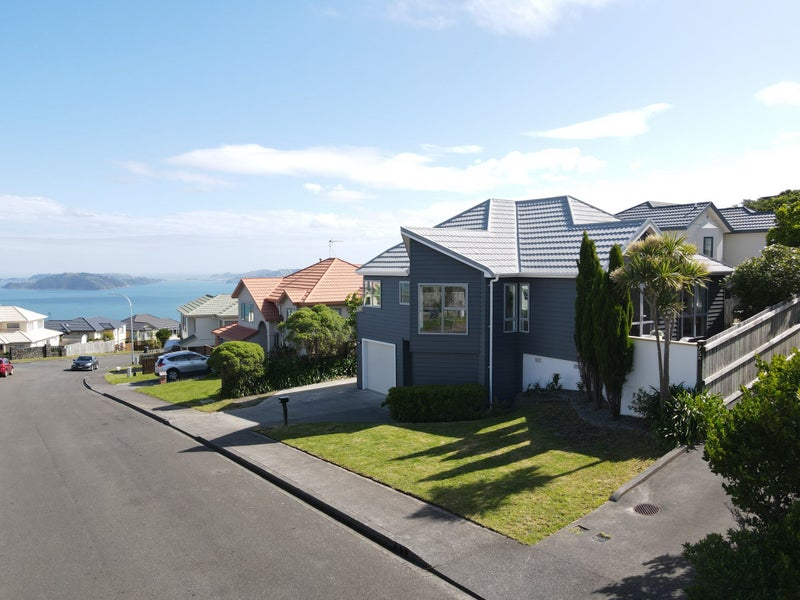 75 Dress Circle, Newlands, Wellington - Carousel 2