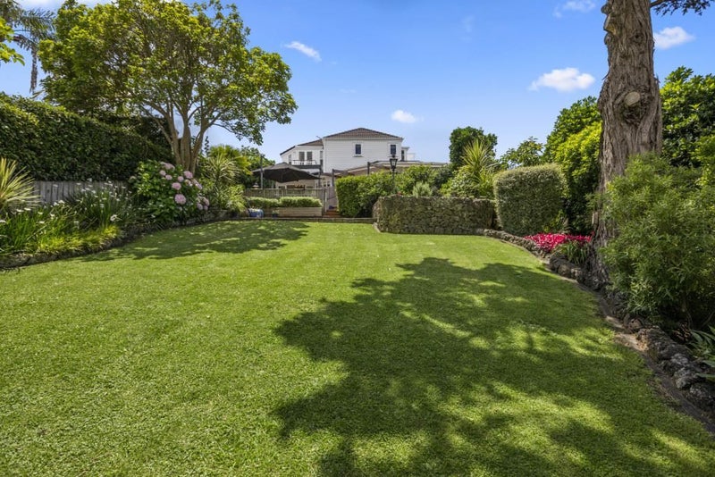 31 Seaview Avenue, Northcote, Auckland - Carousel 2